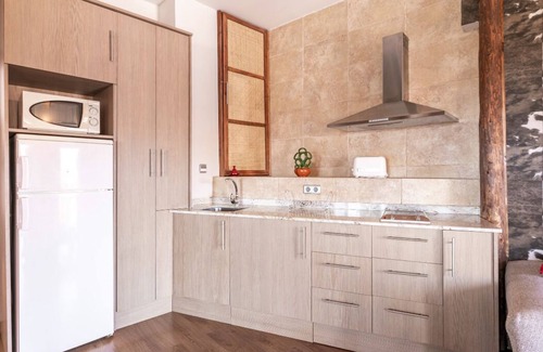 Adahuesca Apartment | Loft-Style Retreat with Hot Tub & Spa Amenities