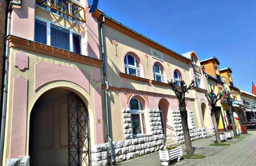 Harkany Hotel | Cozy Átrium Hotel Harkány: Family-Friendly with Hot Tub