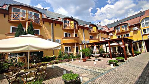 Harkany Hotel | Cozy Átrium Hotel Harkány: Family-Friendly with Hot Tub