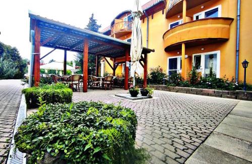 Harkany Hotel | Cozy Átrium Hotel Harkány: Family-Friendly with Hot Tub