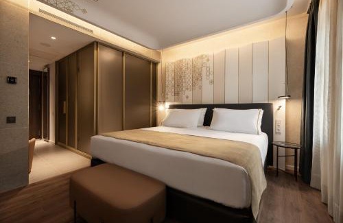 Logrono City Centre Hotel | Elegant Áurea Palacio de Correos with Oceanfront Spa