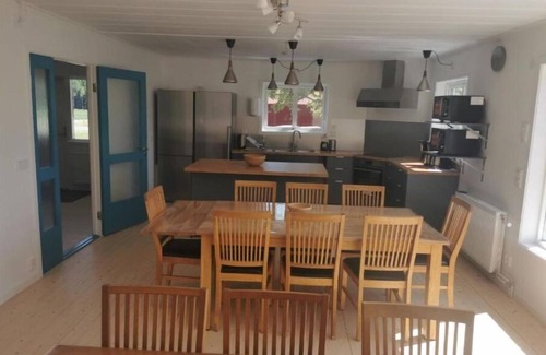 Sollebrunn Villa | Experience Comfort at Äppelgården with Pool and Breakfast