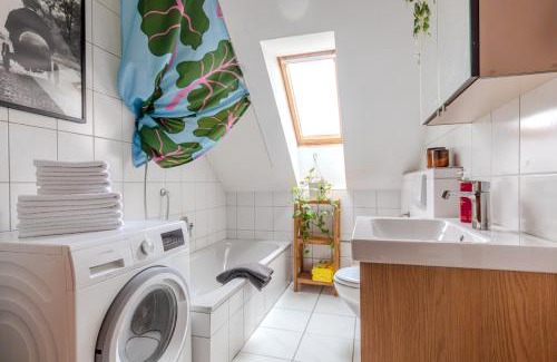 Hemsbach Apartment | Eco-Friendly Apartment for Cycling & Hiking near Weinheim