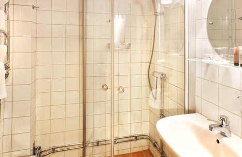 Bromma Hotel | Discover Åkeshofs Slott: Spa, Pool & Family-Friendly Fun