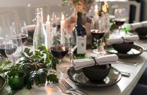 Bromma Hotel | Experience Åkeshofs Slott: Pet-Friendly with Hot Tub Bliss