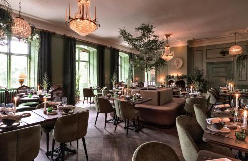 Bromma Hotel | Experience Åkeshofs Slott: Pet-Friendly with Hot Tub Bliss