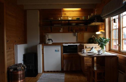 Averoy Apartment | Guest Rated: 9.3 at Åkviktunet hytte Sør - Family Friendly Getaway