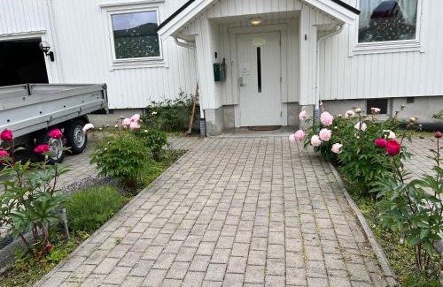 Andalsnes House | Discover Åndalsnes Guesthouse: Family-Friendly Retreat