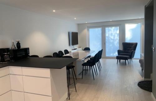 Ny Hellesund House | Oceanfront Årossanden Hytte nr 4 O - Rated 9.4/10!