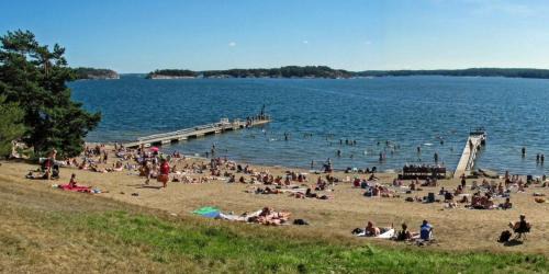Haninge Villa | Pet-Friendly Getaway at Årsta Strand - Family Approved!