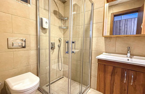 Bitez Hotel | Discover Erdoğanlar Çınar Otel: Pool & Family-Friendly Stay