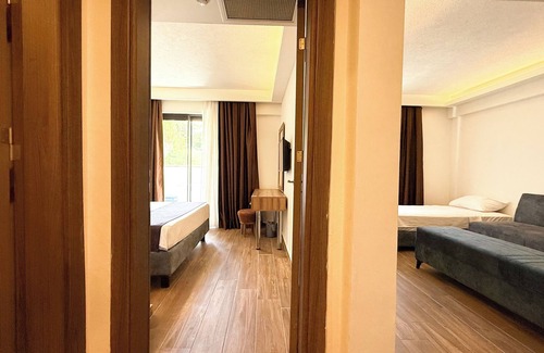 Bitez Hotel | Discover Erdoğanlar Çınar Otel: Pool & Family-Friendly Stay