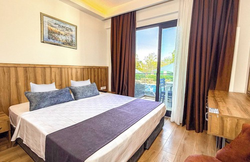 Bitez Hotel | Discover Erdoğanlar Çınar Otel: Pool & Family-Friendly Stay
