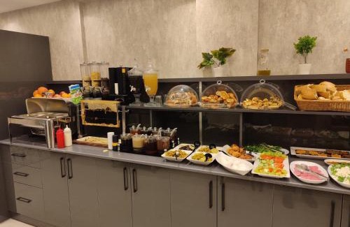 Dulkadiroglu Apartment | Budget-Friendly Çam Suit with Wheelchair Access and Comfort