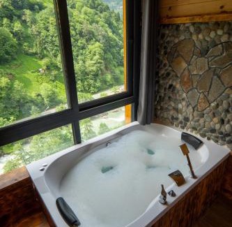 Cayirduzu Bed & Breakfast | Pet-Friendly Retreat at Çamankasuit with Hot Tub Bliss