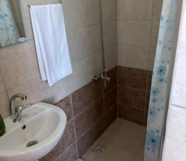 Ayvalik House | Eco-Friendly Çamlaraltıpansiyon with Hot Tub & Breakfast