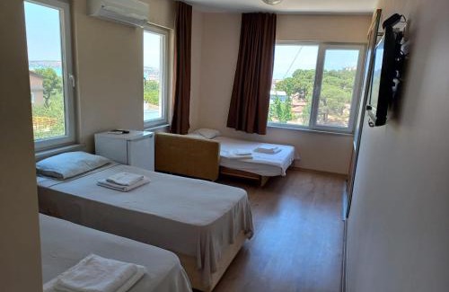 Ayvalik House | Eco-Friendly Çamlaraltıpansiyon with Hot Tub & Breakfast