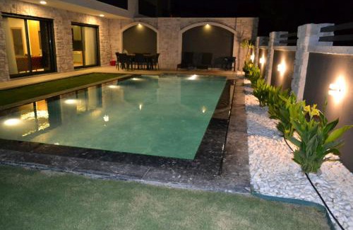 Cesme Villa | Discover Luxury at Çeşme Boyalık with Pool & Family Fun