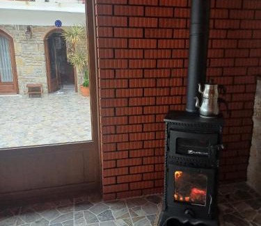 Kilitbahir Koyu House | Child-Friendly Çeşmeli Konak with 9/10 Guest Rating
