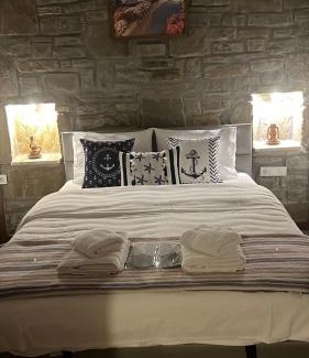 Kilitbahir Koyu House | Child-Friendly Çeşmeli Konak with 9/10 Guest Rating