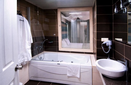 Yuregir Hotel | Comfortable Çetinel Otel with Pool & Family-Friendly Amenities