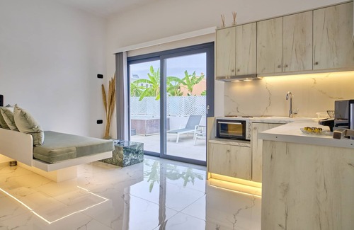 Arillas Resort | Romantic Èmar Honeymoon Suite with Spa & Pool in Corfu