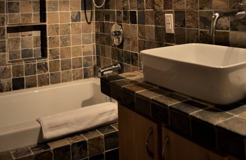 Grenville-sur-la-Rouge Hotel | Eco Spa Highland: Guest Rated 9.2 with Ocean View Amenities