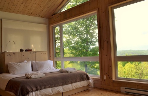 Grenville-sur-la-Rouge Hotel | Eco Spa Highland: Guest Rated 9.2 with Ocean View Amenities