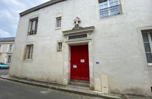 La Fleche Apartment | Family-Friendly École 102: Rated 9.5 for Memorable Stays