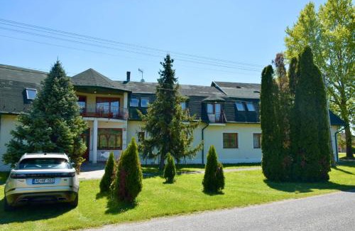 Buk Apartment | Éden Panzio: Guest Rated 9.1 with Oceanfront Views