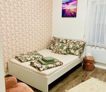 Szekszard Apartment | Book ÉDES ÁLOM VENDÉGHÁZ - Family-Friendly with Breakfast