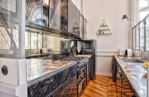 Cabourg Apartment | Élégance Art déco à Cabourg, à deux pas de la plage, stationnement privé - FR-1-788-88