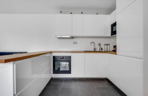 Romainville Apartment | Élégance en Banlieue Parisienne