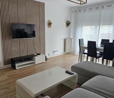Bezons Apartment | Elegant 3-Room Retreat Near Paris La Défense - Rated 9.7