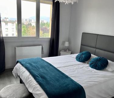 Bourg-les-Valence Apartment | Warm and Elegant Hotel with Child-Friendly Amenities