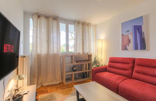 Sainte-Foy-les-Lyon Apartment | Elegant Hotel for Business Travelers - 10/10 Guest Rating
