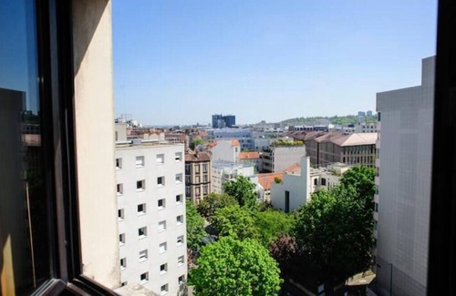 10th Arrondissement Enclos-St-Laurent Apartment | Elegant Studio Near Paris with Family and Pet Amenities