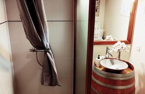 Duisans Apartment | Refined Elegance: Family-Friendly Retreat with Great Reviews