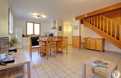 Lelex House | Émeraude Gîte in Lelex: Family-Friendly with Breakfast Included