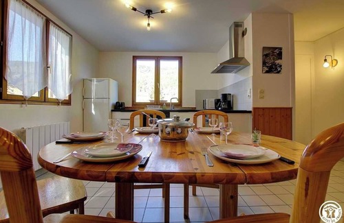 Lelex House | Émeraude Gîte in Lelex: Family-Friendly with Breakfast Included
