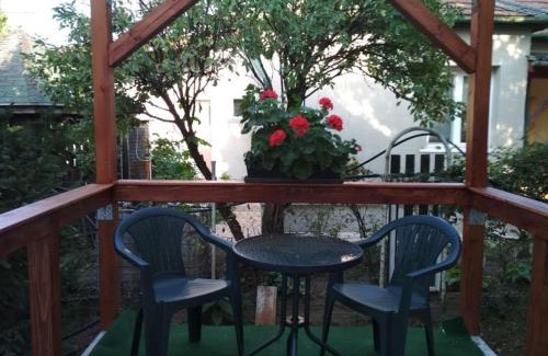 Erd House | Pet-Friendly Érdi Muskátlis Vendégház with Family Amenities