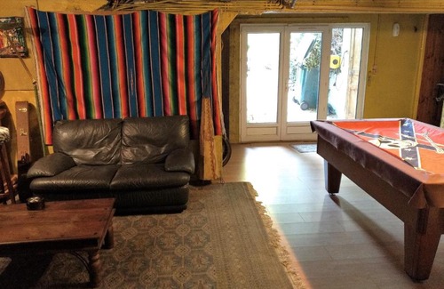 Argenteuil House | Cozy Room in Pavilion with Kitchen Facilities for Families