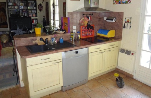 Argenteuil House | Cozy Room in Pavilion with Kitchen Facilities for Families
