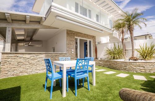 Gioia Tauro Apartment | Cozy Étoiles Guest House with Oceanfront Views