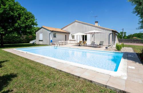 Podensac Villa | Escape Near Bordeaux: Private Pool & Oceanfront Views
