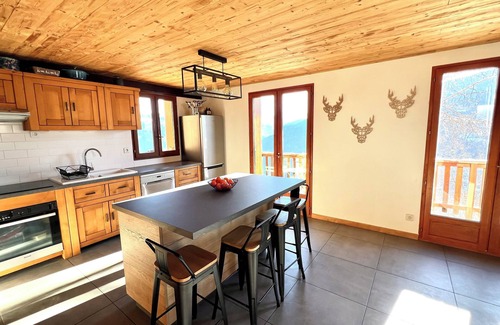 Doucy-Combelouviere Ski Chalet | Family-Friendly Chalet Doucy Valmorel for 12 Guests