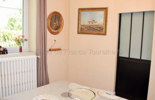 Tauxigny House | Gîte Enchanteur: Pet-Friendly Retreat by Loire Castles
