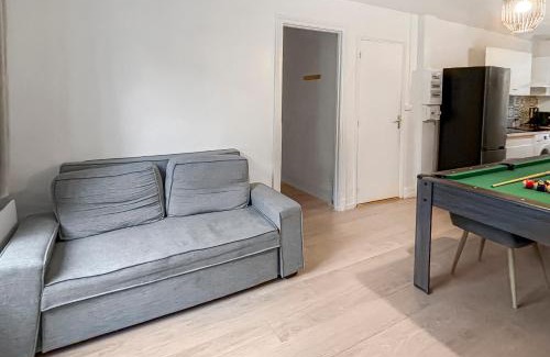 Saint-Quentin House | Relax at Privée: Jacuzzi, Sauna & Fun Games Await