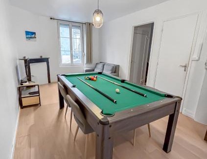 Saint-Quentin House | Relax at Privée: Jacuzzi, Sauna & Fun Games Await