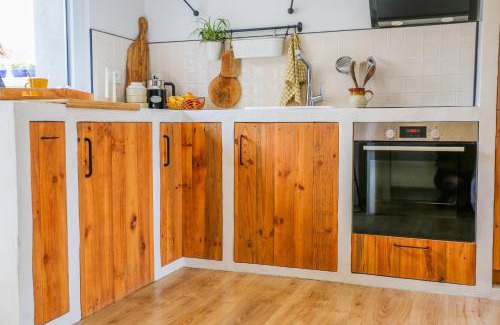 La Capelle-les-Boulogne House | Experience Évasion: Pet-Friendly Retreat with Top Reviews